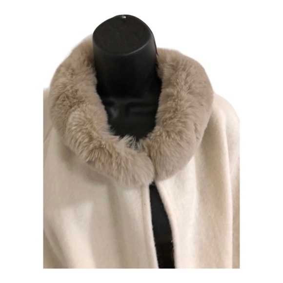 Gorgeous faux fur trim cream ecru belted‎ cape coat topper size S/M new - Picture 6 of 17